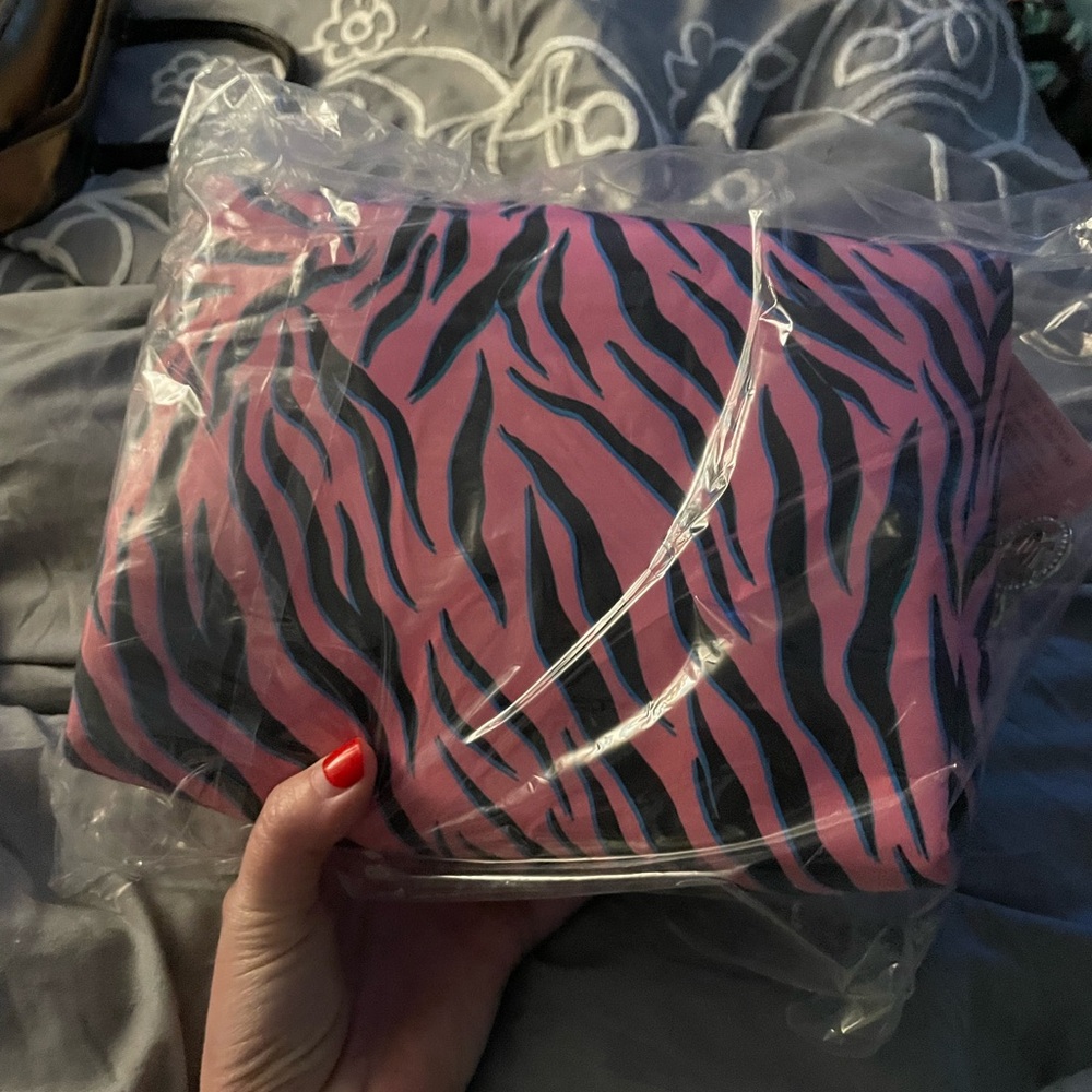 SOLD ❌ NWT Juicy Couture pink and black zebra print logo makeup bag - Picture 3 of 6